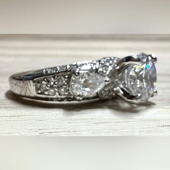 Vintage Designer Sterling Silver Cubic Zirconia Gemstone Cocktail Ring, Size 8 - Picture 6 of 13